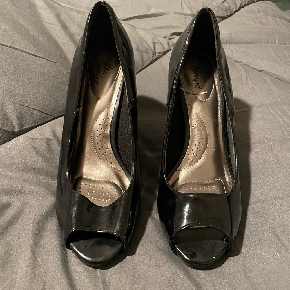 NWOT-Black Open Toed Heels